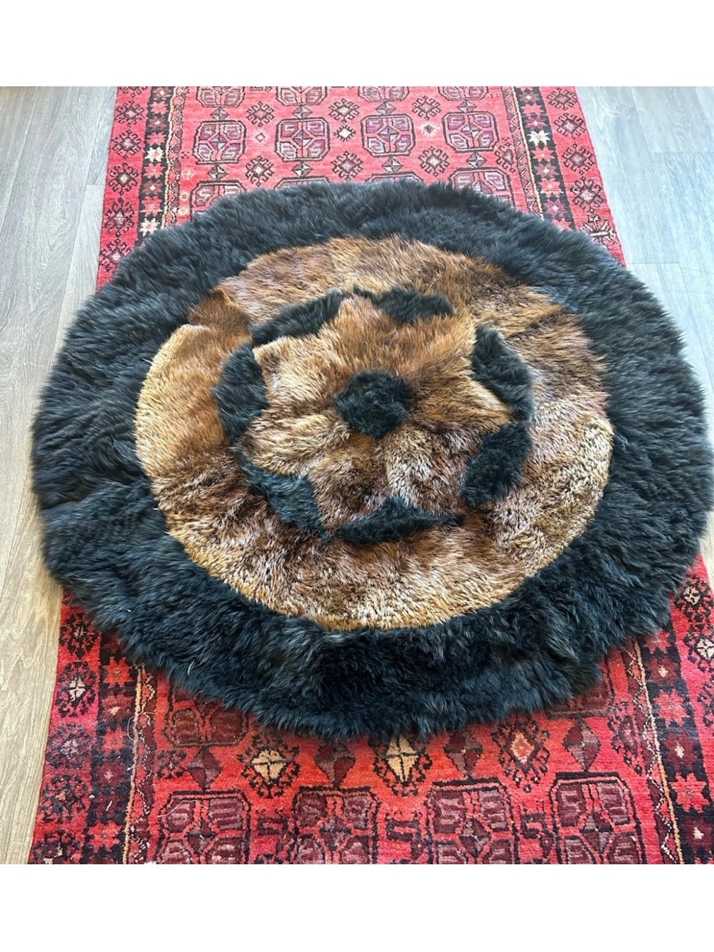 Vintage 1970’s Handmade Real Fur Patchwork Round Rug 50” Brown Black Lodge Decor - Picture 14 of 14